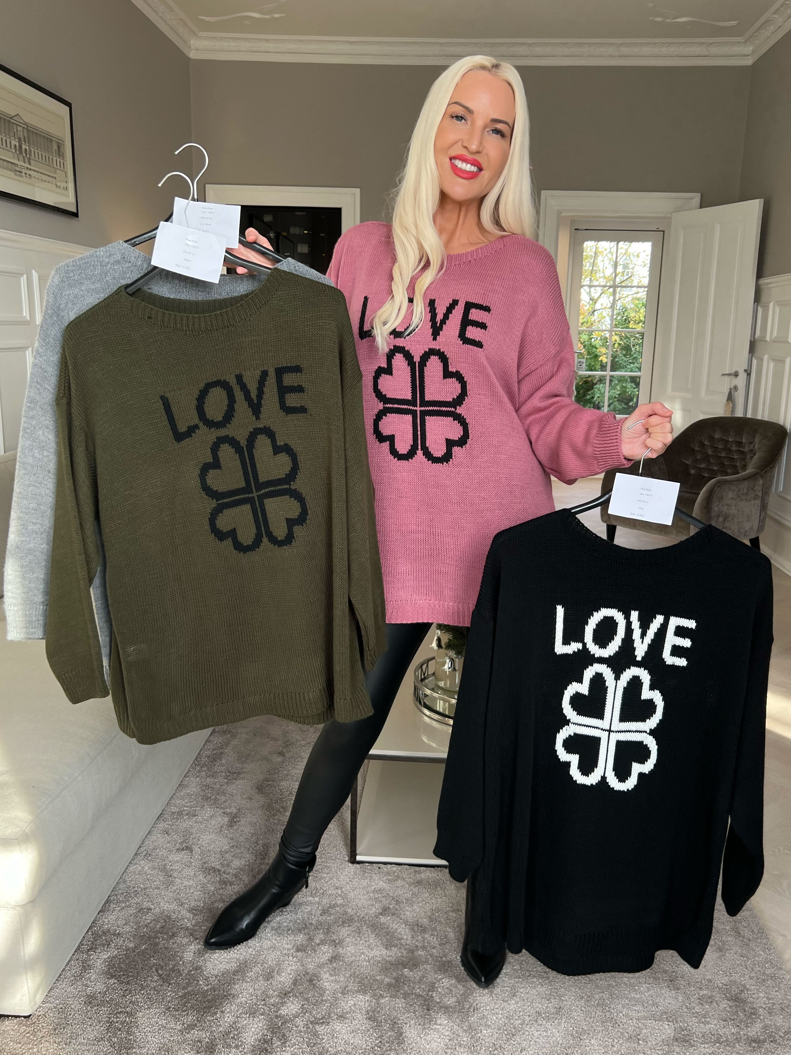 Mia - Stickad blus med fyrklövermotiv